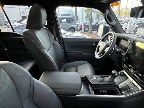 Certified 2024 Lexus GX 550 w/ Accessory Package (31) image 47