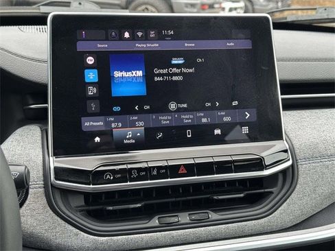 Used 2024 Jeep Compass Latitude image 9