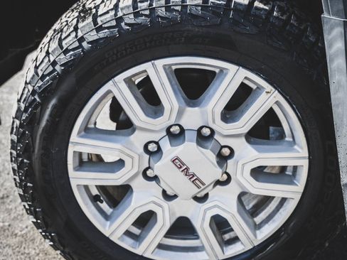 Used 2015 GMC Sierra 2500 Denali w/ Duramax Plus Package image 3