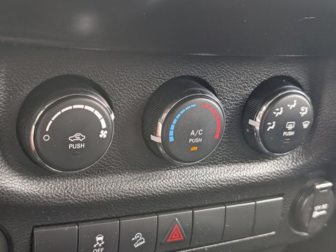 Used 2012 Jeep Wrangler Unlimited Sport AWD/4WD image 16
