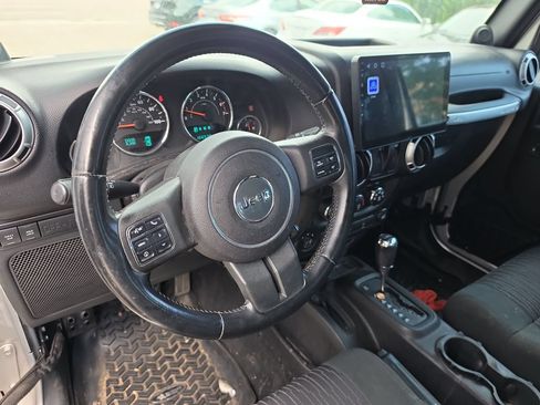Used 2011 Jeep Wrangler Rubicon w/ PWR Convenience Group AWD/4WD image 11