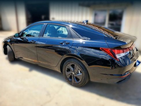 Used 2021 Hyundai Elantra SEL w/ Convenience Package FWD image 10