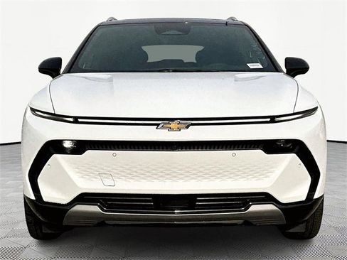 New 2026 Chevrolet Equinox EV LT image 2