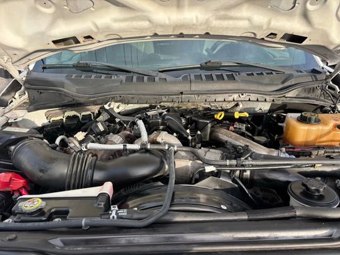 Used 2018 Ford F550 4x4 Crew Cab Super Duty image 12