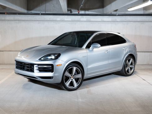 Certified 2024 Porsche Cayenne Coupe AWD/4WD image 1