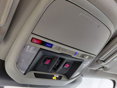 Used 2022 Subaru Forester Premium image 39