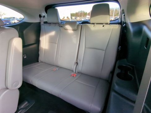 Certified 2023 Toyota Highlander XLE image 17