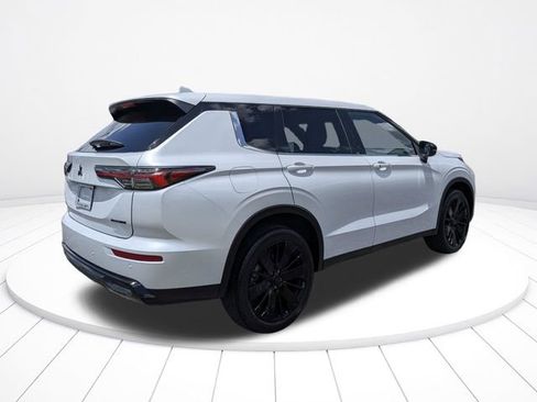 New 2026 Mitsubishi Outlander LE FWD image 3