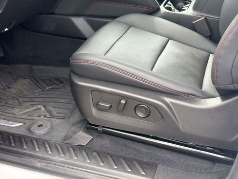 Used 2025 Chevrolet Colorado Z71 w/ Z71 Convenience Package 2 image 17