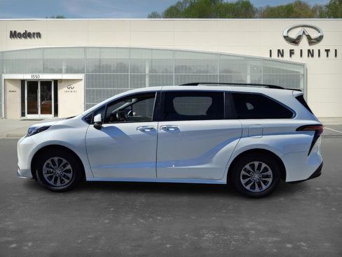 Used 2021 Toyota Sienna XLE w/ XLE Plus Package image 6