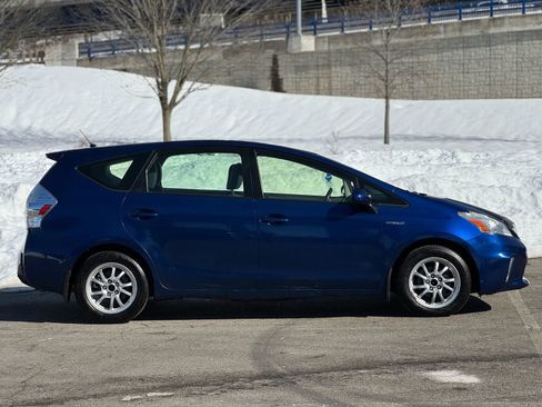 Used 2012 Toyota Prius V Two FWD image 5
