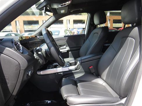 Used 2022 Mercedes-Benz GLB 250 4MATIC w/ Premium Package Lite image 13