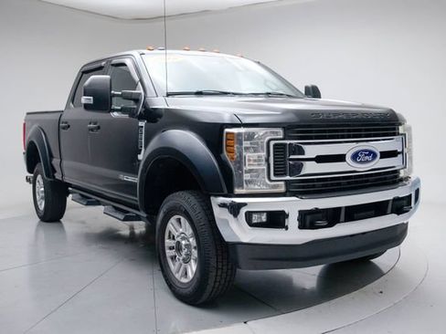 Used 2018 Ford F250 XLT w/ Snow Plow Prep Package AWD/4WD image 9