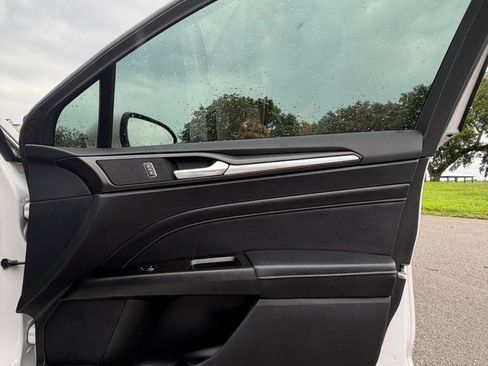 Used 2019 Ford Fusion Titanium FWD image 13