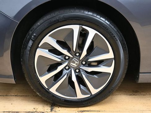 Used 2018 Honda Accord EX image 12