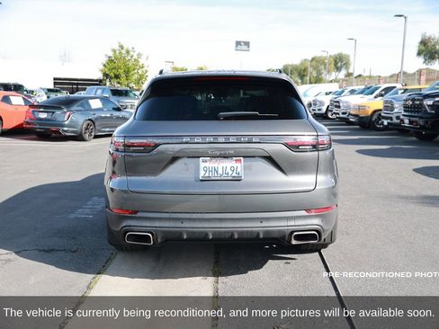 Used 2023 Porsche Cayenne Platinum Edition image 4