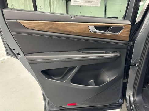 Used 2025 Volkswagen Atlas SE image 44