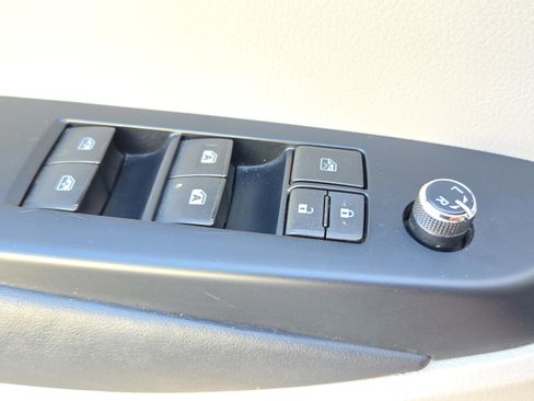 Used 2015 Toyota Highlander Plus image 32