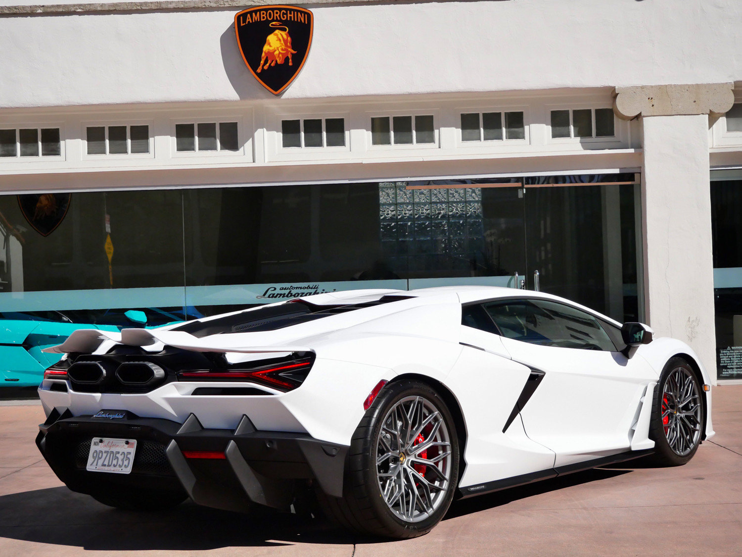 Used 2024 Lamborghini Revuelto AWD/4WD image 3