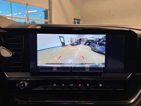 Used 2025 GMC Sierra 1500 SLT image 16