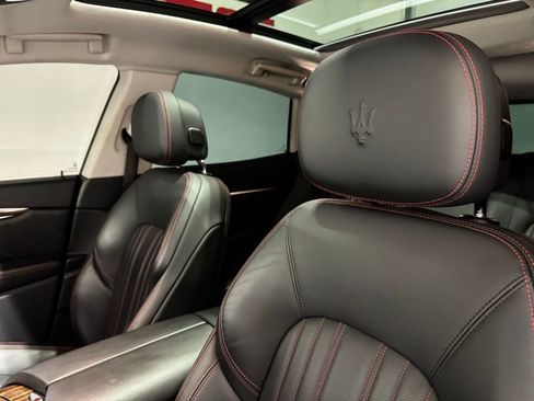 Used 2020 Maserati Levante GranLusso image 12