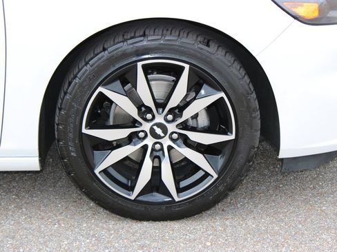Used 2016 Chevrolet Malibu LT w/ Leather Package FWD image 5