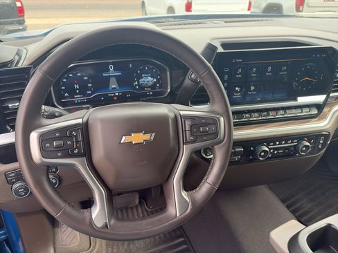 Used 2023 Chevrolet Silverado 1500 LT w/ Z71 Off-Road Package image 9