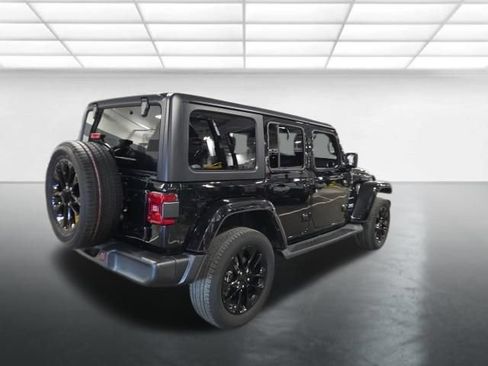 Used 2023 Jeep Wrangler Unlimited Sahara w/ Cold Weather Group AWD/4WD image 5