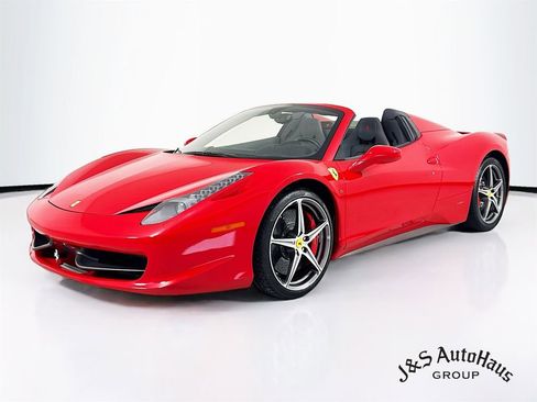 Used 2015 Ferrari 458 Spider image 3