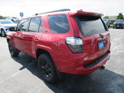 Used 2018 Toyota 4Runner SR5 AWD/4WD image 3