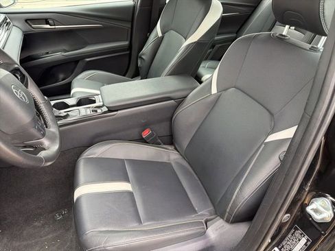 Used 2025 Toyota Camry SE image 8