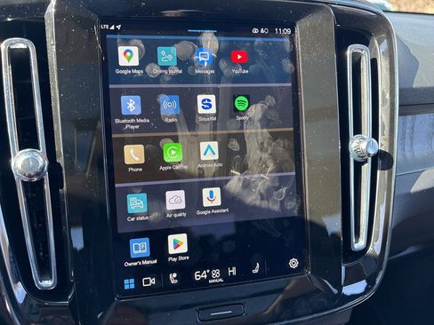 Certified 2025 Volvo XC40 B5 Plus image 18