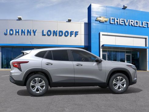 Used 2026 Chevrolet Trax LS FWD image 5