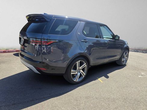 Used 2025 Land Rover Discovery Metropolitan Edition AWD/4WD image 3