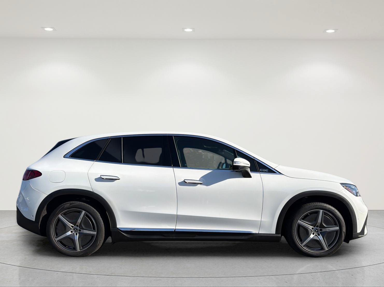Used 2023 Mercedes-Benz EQE 500 4MATIC SUV w/ Pinnacle Trim Package image 5