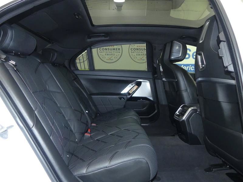 Used 2023 BMW i7 xDrive60 AWD/4WD image 29
