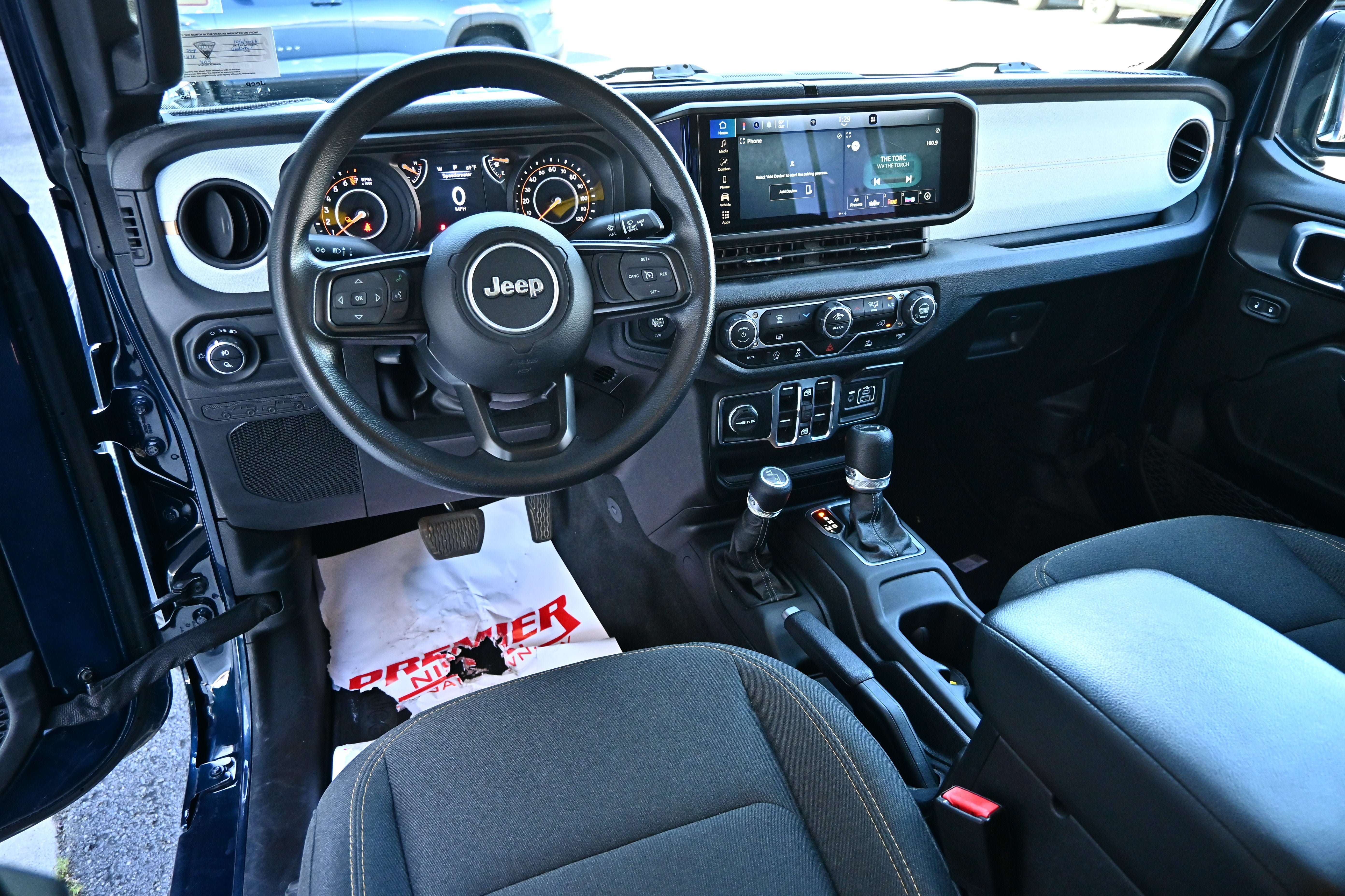 Used 2025 Jeep Gladiator Sport AWD/4WD image 21