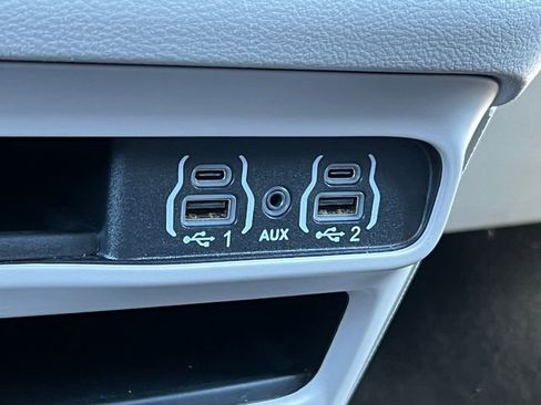 Used 2024 Chrysler Pacifica Touring-L FWD image 29