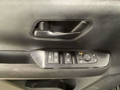 Used 2025 Nissan Kicks S image 13