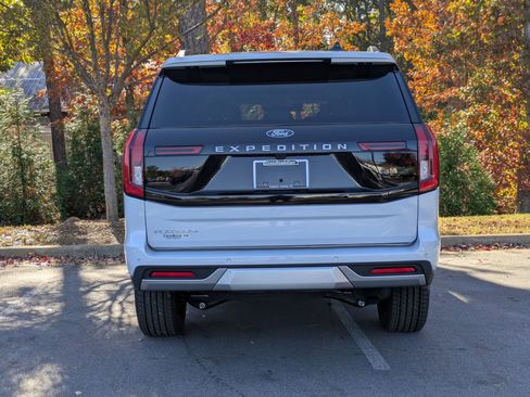 New 2025 Ford Expedition Platinum w/ Platinum Ultimate Package image 4
