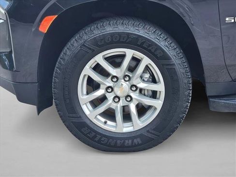 Used 2024 Chevrolet Suburban LT RWD image 23