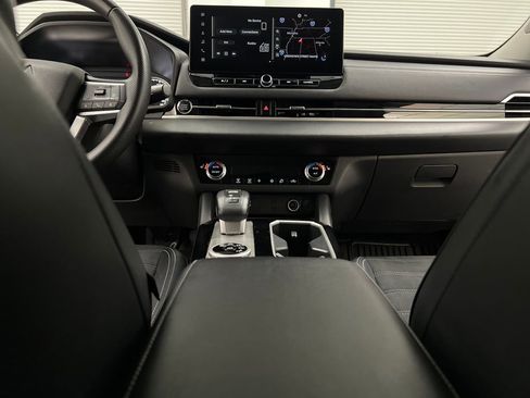 Used 2025 Mitsubishi Outlander SE FWD image 43