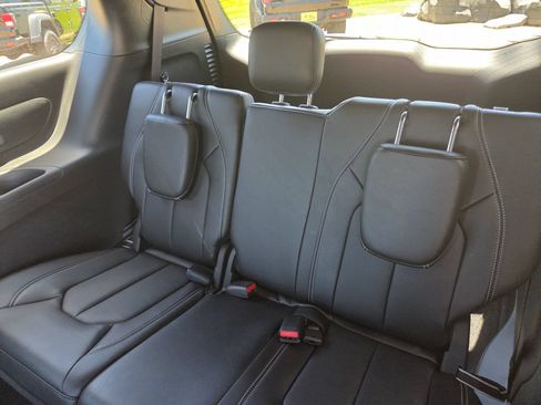 New 2026 Chrysler Pacifica Select FWD image 16