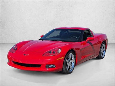Used 2007 Chevrolet Corvette Coupe w/ Performance Package RWD image 2