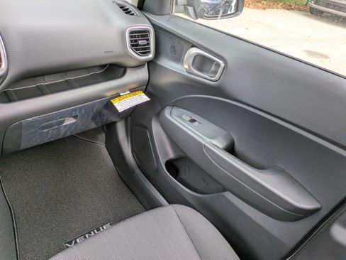 New 2026 Hyundai Venue SE FWD image 15