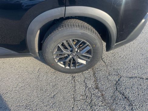 Used 2023 Nissan Rogue S image 30