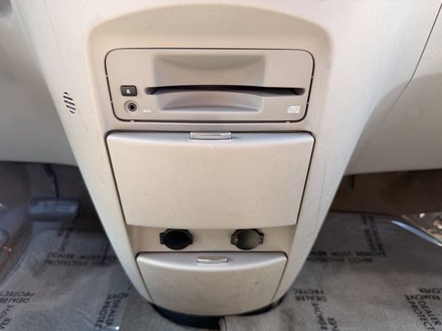 Used 2009 Nissan Quest w/ Seat Pkg image 24