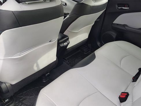 Used 2020 Toyota Prius XLE image 27