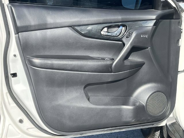 Used 2017 Nissan Rogue SL w/ SL Premium Package FWD image 15