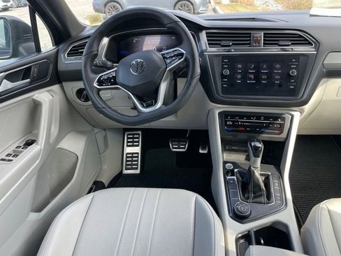 Used 2023 Volkswagen Tiguan SE R-Line AWD/4WD image 8